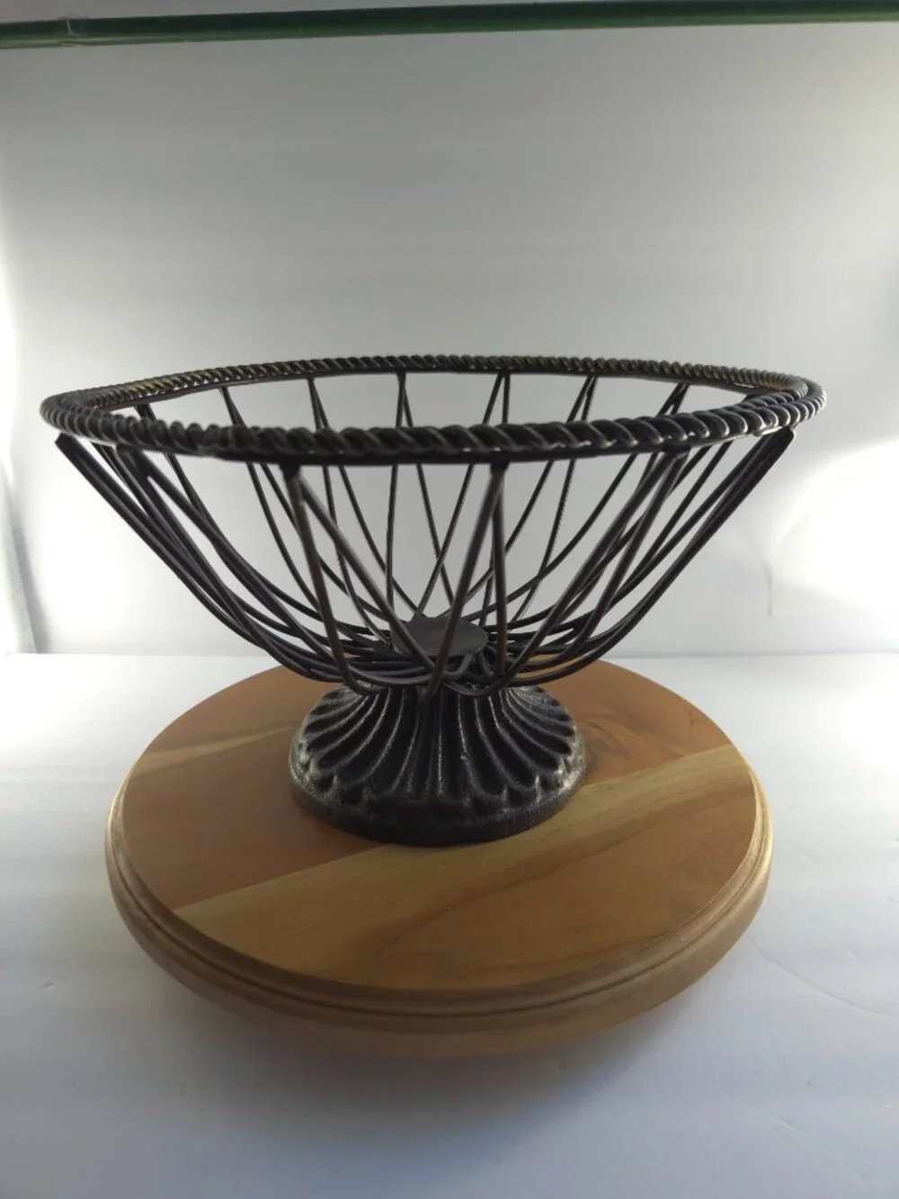 Industrial Farmhouse Metal Wire Footed Centerpiece Basket – Heavy Base
